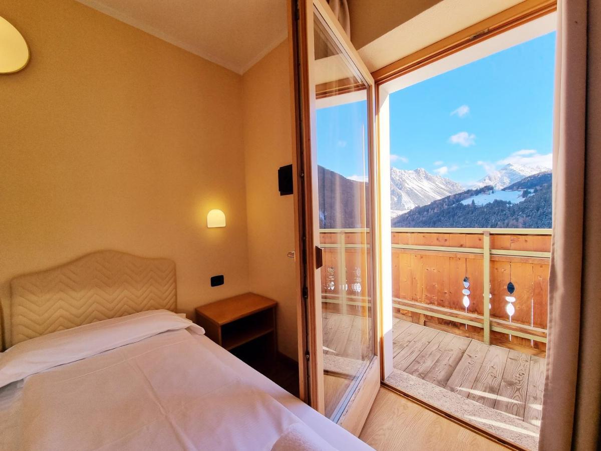 Hotel San Carlo, Tra Bormio E Livigno อิโซแลคเชีย ภายนอก รูปภาพ