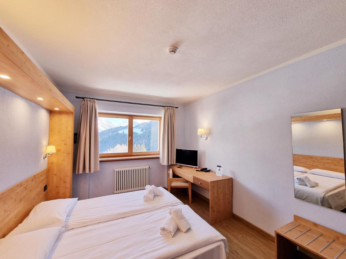 Hotel San Carlo, Tra Bormio E Livigno อิโซแลคเชีย ภายนอก รูปภาพ